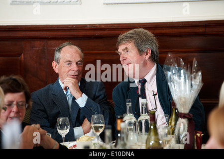 Jeremy Lewis & Simon Jenkins au déjeuner littéraire Oldie Banque D'Images