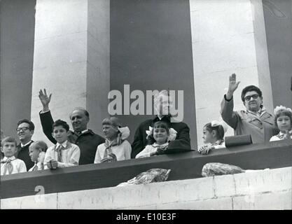 Mai 05, 1972 - Mai 24 à Sofia : Sur la tribume de Georgi Dimitrov le mausolée à Sofia pendant la procession du Premier Mai. De gauche à droite : Stanko Todorov, membre du Bureau politique du CC du PCA et premier ministre de Bulgarie, Todor Jivkov, premier secrétaire du CC du PCA et président du conseil d'état de Bulgarie, Georgi Traikov, premier vice-président du conseil d'État, président du Front de la patrie et le président de l'Union agrarienne, Tzola Dragoicheva, membre du Bureau politique du CC du PCA, lauréat du prix Lénine. Banque D'Images