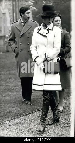 Le 29 janvier 1973 - La famille royale à l'Église. Photo montre : le Prince de Galles, la princesse Anne et la princesse Margaret laissant e Norman Church of St Lawrence au château en hausse, Norfolk, à trois milles de Sandringham, après avoir assisté à l'office du matin avec la reine et les autres membres de la famille royale. Banque D'Images