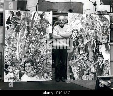 02 février 1973 - Artiste représente la famille royale chez les oiseaux et les fleurs. John Bratby, l'artiste controversé de Blackheath, Londres, a réalisé deux 6' x 4' de peintures de la famille royale. L'un montre la reine et le Prince Philip et leur famille - avec un bassin séparé pour la princesse Margaret et lord Snowdon. Ils semblent être heureux, entouré par les hiboux, les faisans et les tournesols dans la manière habituelle Bratby brash. Photo montre : l'artiste John Bratby photographié dans son atelier avec ses deux peintures de la famille royale. Banque D'Images