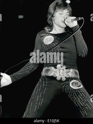 Mar. 03, 1973 - David Cassidy donne Concert à Wembley : Photo montre 22-year-old American pop star David Cassidy, photographié lors de son concert à l'Empire Pool, Wembley, last-nuit. Banque D'Images