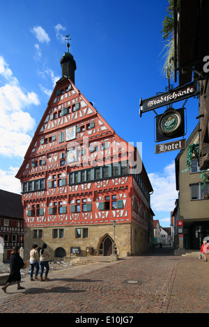 Fachwerkrathaus Wirtshausschild Stadtschaenke und Hotel Am Marktplatz von Grossbottwar, Schwaebisch-Fraenkischer Wald, Bade-Wurtemberg Banque D'Images