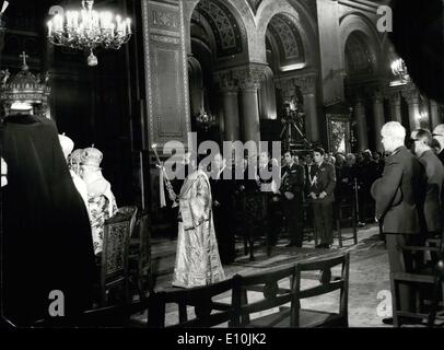 Mar. 03, 1973 - Le dimanche de l'Orthodexy a été célébrée à Athènes le dimanche avec un Te Deum chanté à la cathédrale de la capitale. Le Te Deum a été officiée par l'archevêque Ieronymos, Athènes accompagné les membres du Saint Synode de l'Église de Grèce. Le Premier ministre, étaient présents des représentants du Cabinet, Papadopoulos, le chef des Forces armées et d'autres dignitaires. Banque D'Images