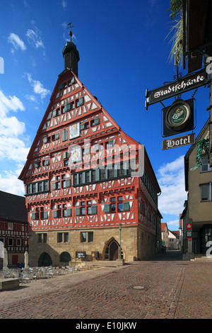 Fachwerkrathaus Wirtshausschild Stadtschaenke und Hotel Am Marktplatz von Grossbottwar, Schwaebisch-Fraenkischer Wald, Bade-Wurtemberg Banque D'Images