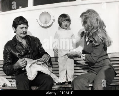 Acteur Charles Bronson avec Jill Ireland et sa fille Banque D'Images