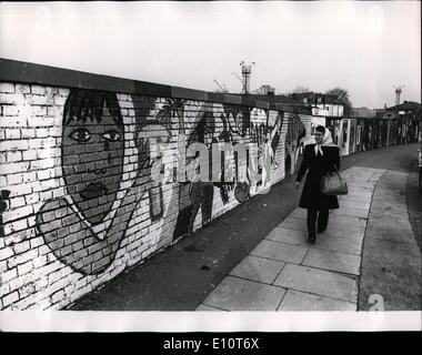 Mar. 03, 1974 peinture murale - inspiré des événements au Chili ; Cette même peinture de l'amende en Brigade Coeurs King Henry's Road. Chalk Farm, London, a été inspiré par les récents événements de Chelsea art populaire, qui comprend une exposition de photographies et d'affiches au TUC Congress House. Banque D'Images