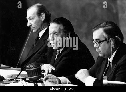 De l'ONU Président Leopoldo Benites adresse à l'Assemblée générale pour étudier les problèmes de matières premières et le développement Banque D'Images