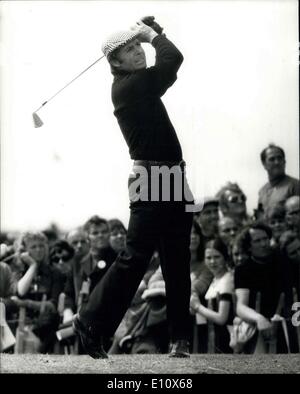 Juillet 13, 1974 - Open Golf Championship au Royal Lytham et St Annes : photo montre l'Afrique du Sud, Gary Player, qui dirige le domaine Banque D'Images