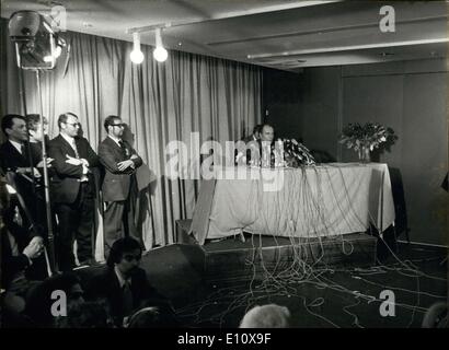 Mai 06, 1974 - Avec 43  % des voix, François Mitterrand se retrouve contre Giscard d'Estaing au second tour de l'élection présidentielle. La conférence de presse a été tenue pour commenter les résultats du premier tour. Banque D'Images
