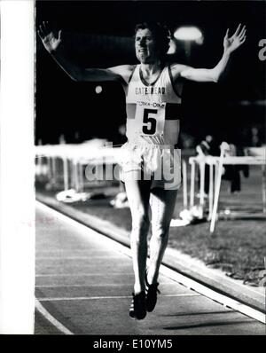 Septembre 09, 1974 - Coca-Cola invitation athletic répondre à Crystal Palace Brendan Foster remporte les deux milles. : Photo montre Brendan Foster le Champion du 5000 mètres vu gagner les deux mile course pendant la réunion de Coca-cola à Crystal lieu hier soir. Banque D'Images