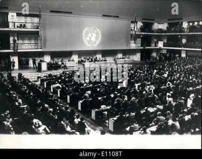 Le 10 novembre 1974 - Henry Kissinger parlant à la faim dans le monde Conférence à Rome Banque D'Images