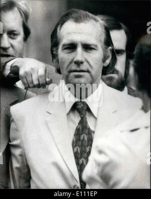 01 janv., 1975 - John Stonehouse est donné 14 jours pour quitter l'Australie. Runaway député John Stonehouse est d'être donné 14 jours pour quitter l'Australie de faire face à la déportation, il est annoncé à partir de Canberra aujourd'hui. Hier soir, M. Stonehouse a proposé de démissionner à titre de député de Walsall North. Photo montre : une photo prise de John Stonehouse en Australie récemment. Banque D'Images