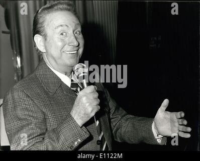 05 avril 1975 - Charles Trenet l'exécution à l'Olympia Banque D'Images