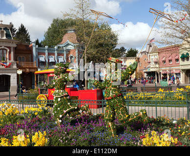 Vue sur le rond point à la fin de Main Street USA, Disneyland, Paris, Banque D'Images