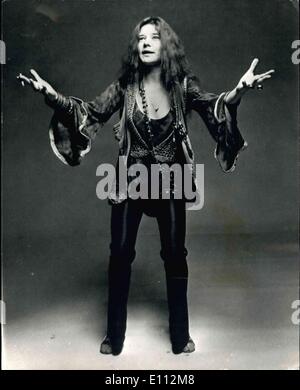 Le 08 mai 1975 - Rock Star Janis Joplin vit encore ; fans de rock star de renommée internationale, Janis Joplin, sont d'obtenir la chance de voir leur idole. Après de nombreuses recherches à Londres, l'Allemagne, France, Suède, Canada, New York assez d'extraits de films en direct a été assemblée pour rendre possible une motion pleine longueur de l'image metoric star's ascension vers la célébrité. Janis Joplin est décédé tragiquement à Hollywood le 4 octobre 1970. Le point d'être vu, le nouveau film s'appelle simplement, ''Janis' Banque D'Images