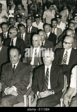 Juillet 07, 1975 - L'ex-junte grecque en procès : 1 nouveau  L À R : George Papadopoulos Stylianos Pattakos Obiseys maintenant 2ème centre : Banque D'Images
