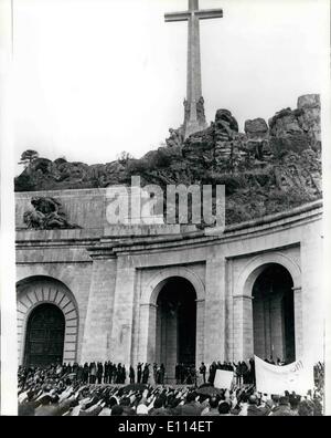 Novembre 11, 1975 - Le Général Franco d'être enterré dans la Vallée des Morts : le général Franco qui est décédé plus tôt aujourd'hui sera enterré dans la vallée de la ''tombé'', un énorme monument à la guerre civile espagnole qui a été créé à partir d'une montagne à 56 km de Madrid, le dimanche. La photo montre l'énorme monument à la vallée des morts, ont été le général Franco sera enterré le dimanche. Banque D'Images