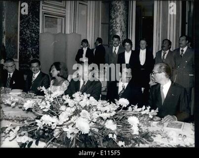 Septembre 09, 1975 - Le Premier Ministre, Jacques Chirac, a offert un dîner à Versailles en l'honneur de Saddam Hussein, l'Irak est vice-président, qui était en visite en France. (Les hommes sont nommés dans le titre de droite à gauche.) Bil Diaz, boxeur, Paris Banque D'Images