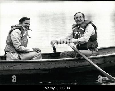 Septembre 09, 1975 - Le mercredi, il était premier ministre Palme;s guest à Harpsund, se relayant à la rame dans la chaloupe, où tant d'hommes d'avoir des cloques leurs mains. Banque D'Images