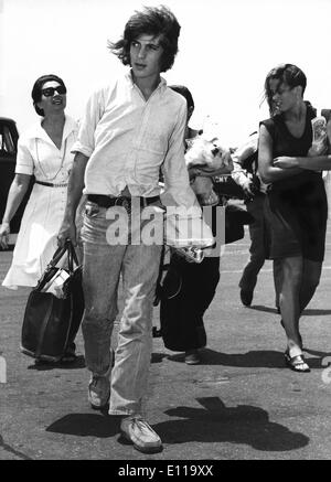 John Kennedy Jr. à l'aéroport d'Athènes Banque D'Images