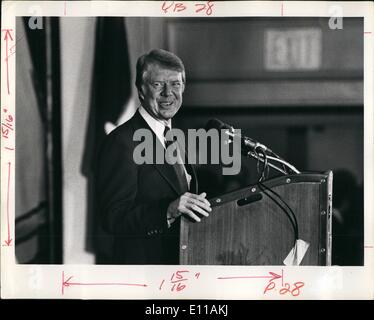 10 octobre 1976 - Visite de Gov Jimmy Carter à New York City le candidat démocrate Jimmy Carter s'adressant à un collecteur de DNC, au Trianon Ballroom de l'hôtel Hilton New York à la 6e Avenue et 54th Street, New York City. Banque D'Images