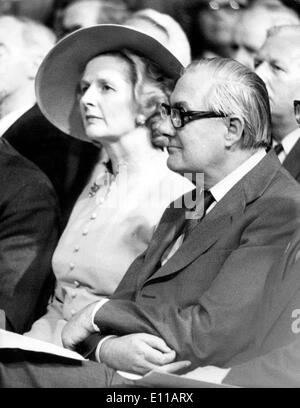 James Callaghan et Margaret Thatcher écouter Banque D'Images