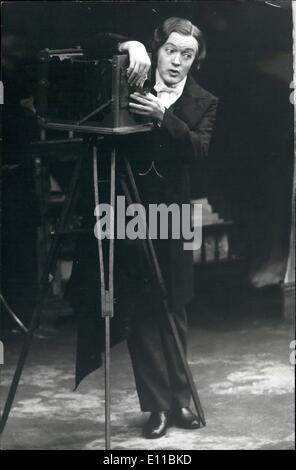 08 août 1976 - Michael Rothwell dans one man show at the Mermaid Theatre : L'acteur Michael Rothwell, prend part à la Bristol Old Vic production de crocodiles dans Cream'. qui s'ouvre au Mermaid Theatre le mercredi. Photo montre Michael Rothwell vu répéter son one man show "les crocodiles dans Cream' aujourd'hui. Banque D'Images