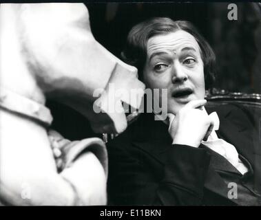 08 août 1976 - Michael Rothwell dans One Man Show At the Mermaid Theatre acteur Michael Rothwell prend part à la Bristol Old Vic production de ''Crème'' en crocodile qui s'ouvre à la Mermaid Theatre. Montre Photo : Michael Rothwell vu répéter son One Man Show ''les crocodiles dans Cream' Banque D'Images