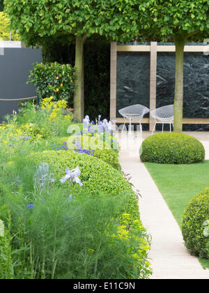 Londres, Royaume-Uni, 20 mai 2014 RHS Chelsea Flower Show premier jour. Le Telegraph jardin conçu par Tommaso Del Buono et Paul Gazerwitz. Gold Medal. Banque D'Images