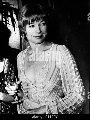 Nov 01, 1977 ; Monte Carlo, Monaco ; l'actrice Shirley Maclaine est né le 24 avril 1934 à Richmond, Virginie, et la sœur de Banque D'Images