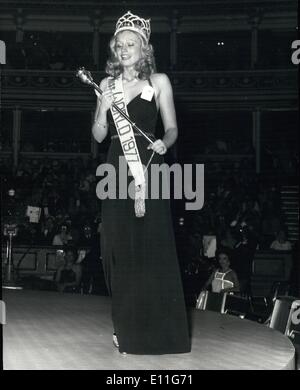 11 novembre 1977 - Miss Suède remporte le titre de Miss Monde : 23 ans Marie Stavins de Suède a remporté le titre de Miss Monde ce soir au Royal Albert Hall de Londres. 2e a été Miss Holland, 25 ans, Iake Berand et 3e Miss Germany 23 ans Dagmar wikler. Photo montre 20 ans Marie Stavins après avoir été couronnée Miss Monde, au Royal Albert Hall de Londres. Banque D'Images