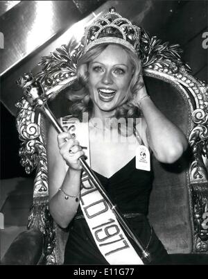 11 novembre 1977 - Miss Suède remporte le titre 'Miss Monde' Mary évitant de 20 à partir de la Suède a gagné le ''Miss monde'' titre ce soir au Royal Albert Hall. 2e a été Miss Holland 23 ans Ineke Berends, et 3ème Miss Germany 23 ans Dagmar Winkler. Photo montre : Miss Monde 1977 20 ans Marie évitant de Suède. Banque D'Images