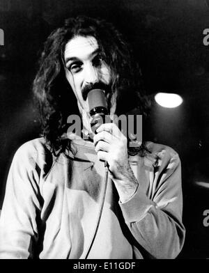 Musicien Frank Zappa se produit en concert Banque D'Images