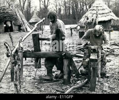 02 février 1978 - Âge de Fer Village : En mars 1977, douze hommes et femmes et trois enfants ont quitté la 20e siècle et a commencé à vivre d'anciens Bretons dans le troisième siècle avant J.-C. dans un endroit secret dans l'ouest de l'Angleterre. Leur expérience a été télévisé et vit comme une tribu de l'âge du fer a été télévisé et est illustré sur le jeudi soir Banque D'Images