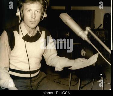 02 février 1978 - Roddy Llewellyn Turnes à ''pop'' - Roddy Llewellyn, 30, la princesse Margaret's petit ami avait son premier jour dans un studio d'enregistrement à la première étape pour devenir un 'pop' Star, il a fait un disque de démonstration à l'air studieux, Oxford Street, Claude Wolff, le mari mangeoire de Perula Clark, a signé Roddy, qui a dit qu'il a une voix magnifique, et ne peut pas seau, plus tard, il accompagnera Petula sur une émission de télévision française. Photo montre :- Roddy Llewellyn vu au cours de la fabrication d'un disque de démonstration à l'air Strudios aujourd'hui, Oxford St. Banque D'Images