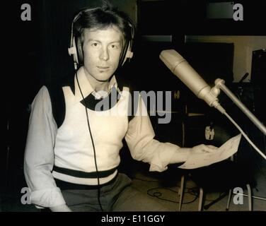 02 février 1978 - Roddy Llewellyn se transforme en 'pop' Roddy Llewellyn, 30, l'ami de la princesse Margaret, a eu son premier jour dans un studio d'enregistrement à la première étape pour devenir un 'pop' star, il a fait un disque de démonstration à l'Air Studios, Oxford Street. Claude Wolff, le mari manager de Petula Clark, a signé Roddy, qui a dit qu'il a une voix magnifique, et ne peut pas échouer. Plus tard, il accompagnera Petula sur une émission de télévision française. Photo montre : Roddy Llewellyn vu au cours de la fabrication d'un disque de démonstration à l'Air Studios, Oxford Street aujourd'hui. Banque D'Images