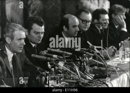 01 janvier 1978 - La couronne et le couronnement d'apparat est retourné à la Hongrie. Budapest : Cyrus Vance, Représentant personnel du Banque D'Images