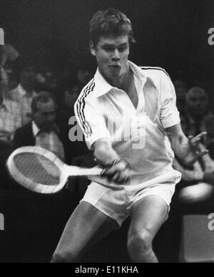 Le 6 octobre, 1978 - Londres, Angleterre, Royaume-Uni - Tennis Player BUSTER MOTTRAM joue en demi-finale de Coupe Davis au Crystal Palace. C Banque D'Images