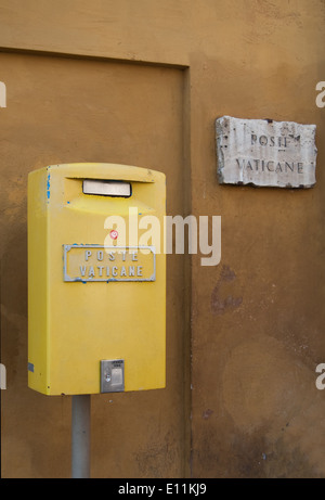 Postkasten, Vatikan - Boîte aux lettres, Vatican Banque D'Images