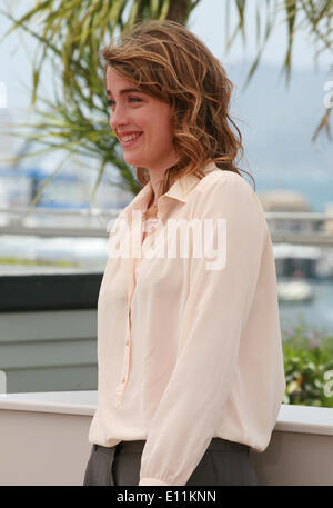 Cannes, France. 21 mai, 2014. Adèle Haenel actrice à l'appel de la photo pour le film L'homme qu'on aimait trop (au nom de ma fille) à la 67e Festival de Cannes, mercredi 21 mai 2014, Cannes, France. Credit : Doreen Kennedy/Alamy Live News Banque D'Images