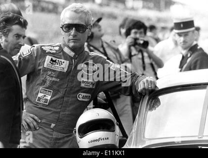 L'acteur Paul Newman lors d'une course de voiture Banque D'Images