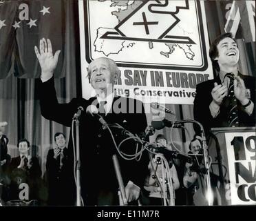 10 févr. 02, 1979 - M. Macmillan répond aux jeunes conservateurs. Photo montre M. Harold Macmillan, l'ancien premier ministre qui était de 85, le samedi, est vu recevoir une ovation debout de cinq minutes de jeunes conservateurs, lorsqu'il leur adresse en Bournomouth conférence hier. Banque D'Images