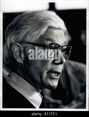 Mar. 03, 1980 - L'aéroport de Laguardia, New York City : Candidat républicain pour la désignation du Président, Cong. John Anderson, en passant par New York aujourd'hui sur son à Chicago pour faire campagne pour la primaire de l'Illinois Après une bonne performance dans le Vermont et Massachusettes. Primarys Banque D'Images