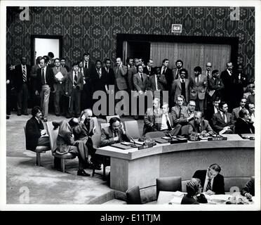 Le 27 novembre 1979 - Conseil de sécurité des Nations Unies, New York : Le Conseil de sécurité de l'ONU a lancé un appel pour la libération et la protection des personnes détenues aux États-Unis en Iran. La photo montre la deligation iranienne étant assis L-R Saeed Sanjabi, Jamal Mansour, Shemirani Farhang, Ahmad Salamatian. Banque D'Images