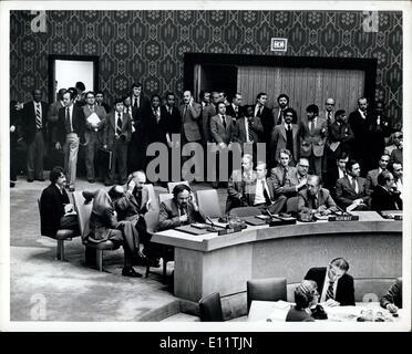 Le 27 novembre 1979 - Conseil de sécurité des Nations Unies, New York : Le Conseil de sécurité de l'ONU a lancé un appel pour la libération et la protection des personnes détenues aux États-Unis en Iran. La photo montre la deligation iranienne étant assis L-R Saeed Sanjabi, Jamal Mansour, Shemirani Farhang, Ahmad Salamatian. Banque D'Images