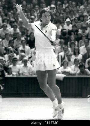 Juillet 07, 1980 - Martina bows out à Wimbledon : Nombre 1 graines dans le simple féminin Martina Navratilova a été éliminé du championnat cet après-midi par Chris Lloyd des U.S.A.. La photo montre la Martina Nartilova en action au cours de cette après-midi, match. Banque D'Images