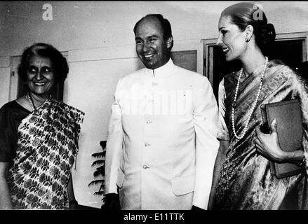 INDIRA Gandhi, Premier Ministre de l'Inde répond à l'Aga Khan et de la bégum Banque D'Images