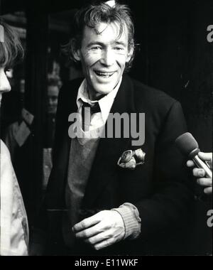 Septembre 09, 1980 - Serene O'Toole assurer qu'aucun préjudice ne ''Macbeth'' : ensanglanté mais unbowed, Peter O'Toole était de retour sur la scène à l'Old Vic la nuit dernière malgré le chaudron bouillonnant d'ennuis tout autour de lui à la suite de la sauvage des critiques de marteler sa première nuit performance comme Macbeth. Mais alors que l'Old Vic management avait initialement réagi à l'avis importants pratiquement par renier la production, puis de convoquer une réunion à convaincre O'Toole pour effectuer des changements importants, l'instabilité de la star irlandaise était plutôt moins perturbé Banque D'Images