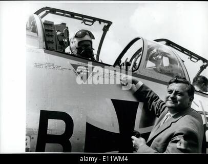 Septembre 09, 1980 - anniversaire de Franz Josef Strauss : il y a 65 ans, le 7 septembre 1915 6e, Franz Josef Strau est née à Munich/Allemagne de l'Ouest. Straub a été la location-membre de la CSU en 1945, depuis mars 61 il est le président de ce parti. Il appartient à la ''Bundestag'' depuis sa fondation ; au début, il a été vice-président de la CDU/CSU ''Bundestags'' - fraction. En octobre53 il devient ministre fédéral des affectations spéciales, 55 Oct au ministre fédéral de l'énergie nucléaire et en octobre56 il a repris le cabinet du ministre fédéral de la Défense Banque D'Images