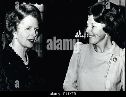 02 février 1981 - Mme. Thatcher répond à la Reine Beatrix : un accueil de Mme Thatcher à partir de la Reine Beatrix à Lange Boorhout Palace, quand le premier ministre est arrivé à la Haye pour une réunion avec le Premier Ministre des Pays-Bas. Banque D'Images